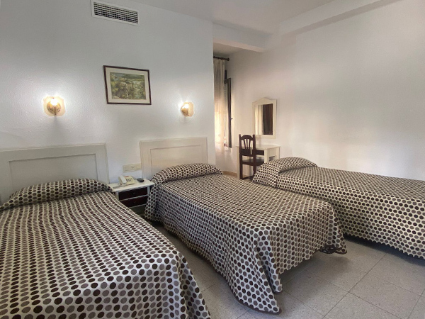Habitación triple del Hotel Royal